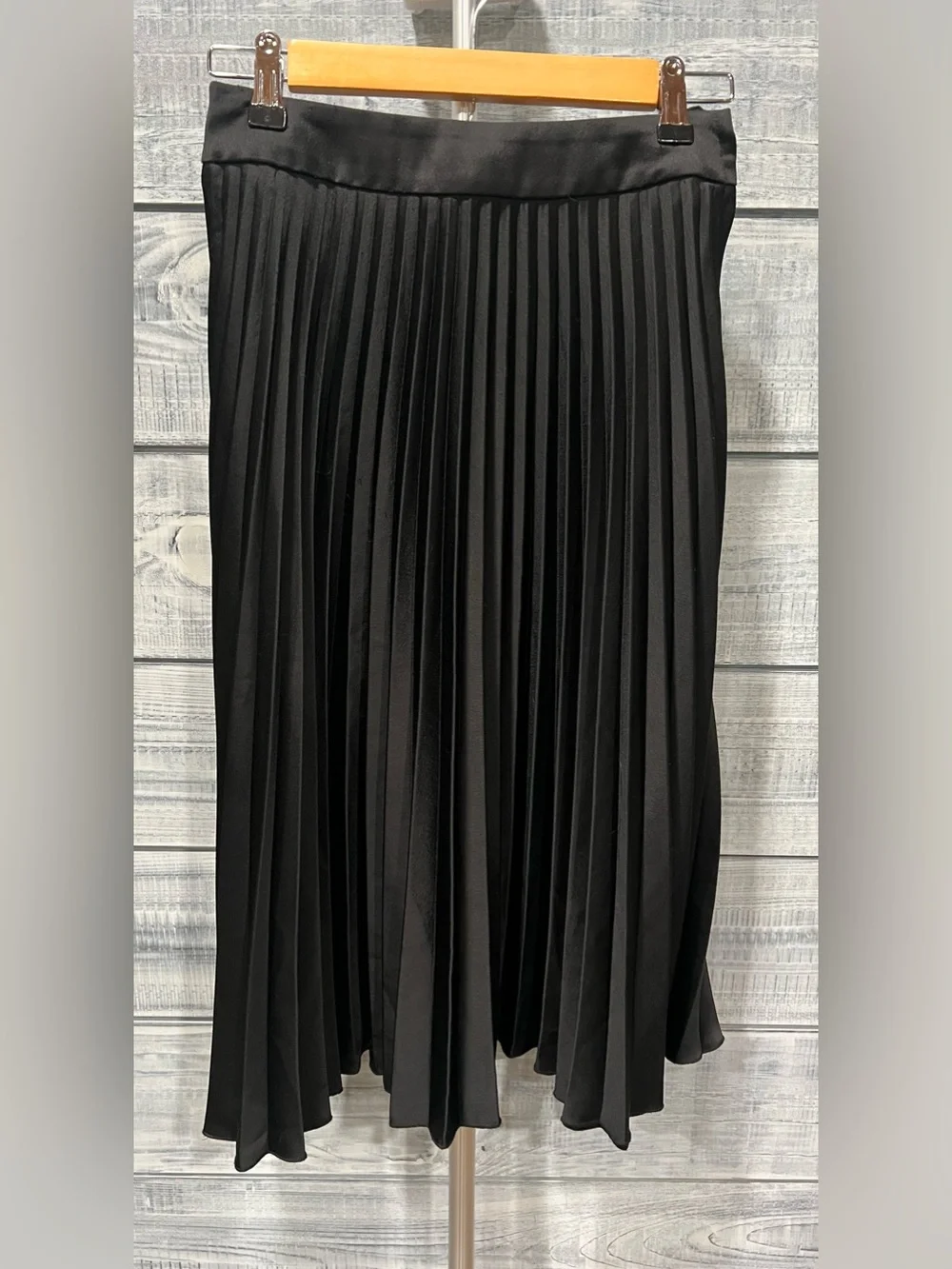 H&M Black Pleated Midi Skirt